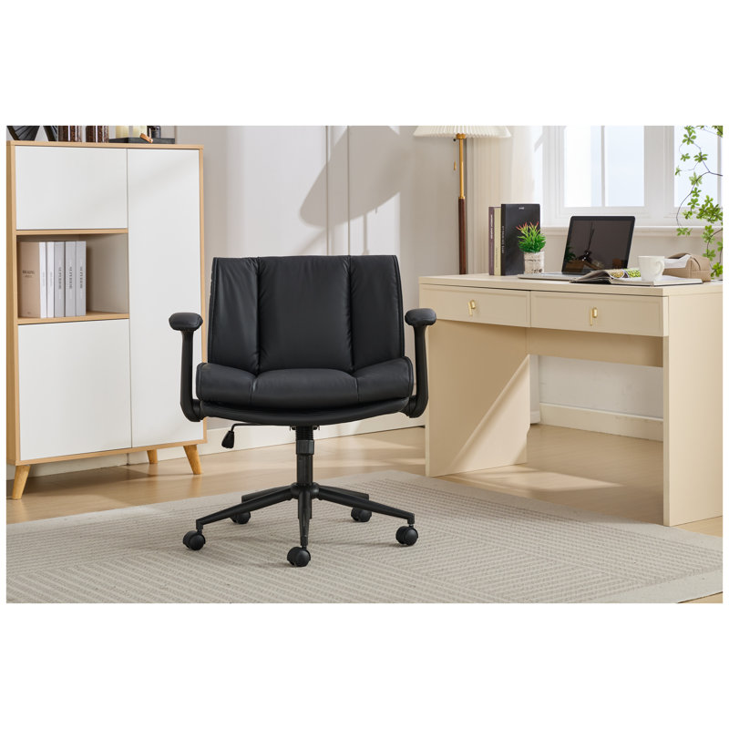 Chaise de bureau en similicuir noir avec accoudoirs rabattables et base pivotante