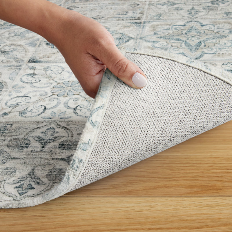 Tapis de cuisine discret Everwash Cove Modern Tiles, 24 po x 72 po, Grey Multi