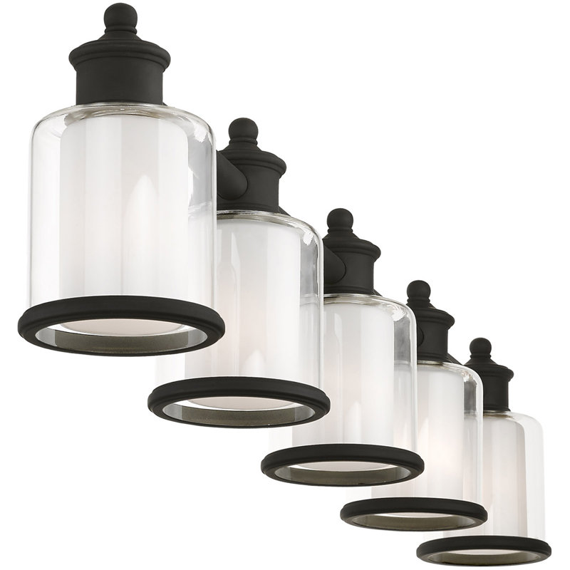 Luminaire de meuble-lavabo moderne noir de 45,5 po avec verre extérieur soufflé à la main et abat-jour en verre opale satiné.
