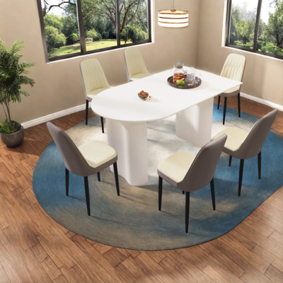 Ensembles de table de salle à manger en MDF industriel moderne avec chaises en PU crème, parfaits pour les repas à la maison