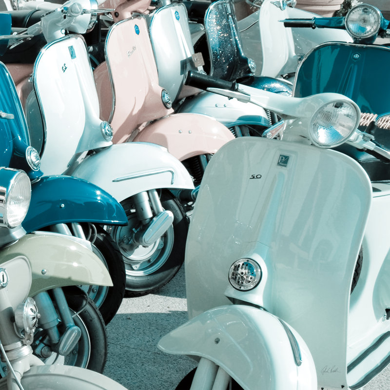 Scooter italien II par Deborah Revell, H 12 po x l 12 po