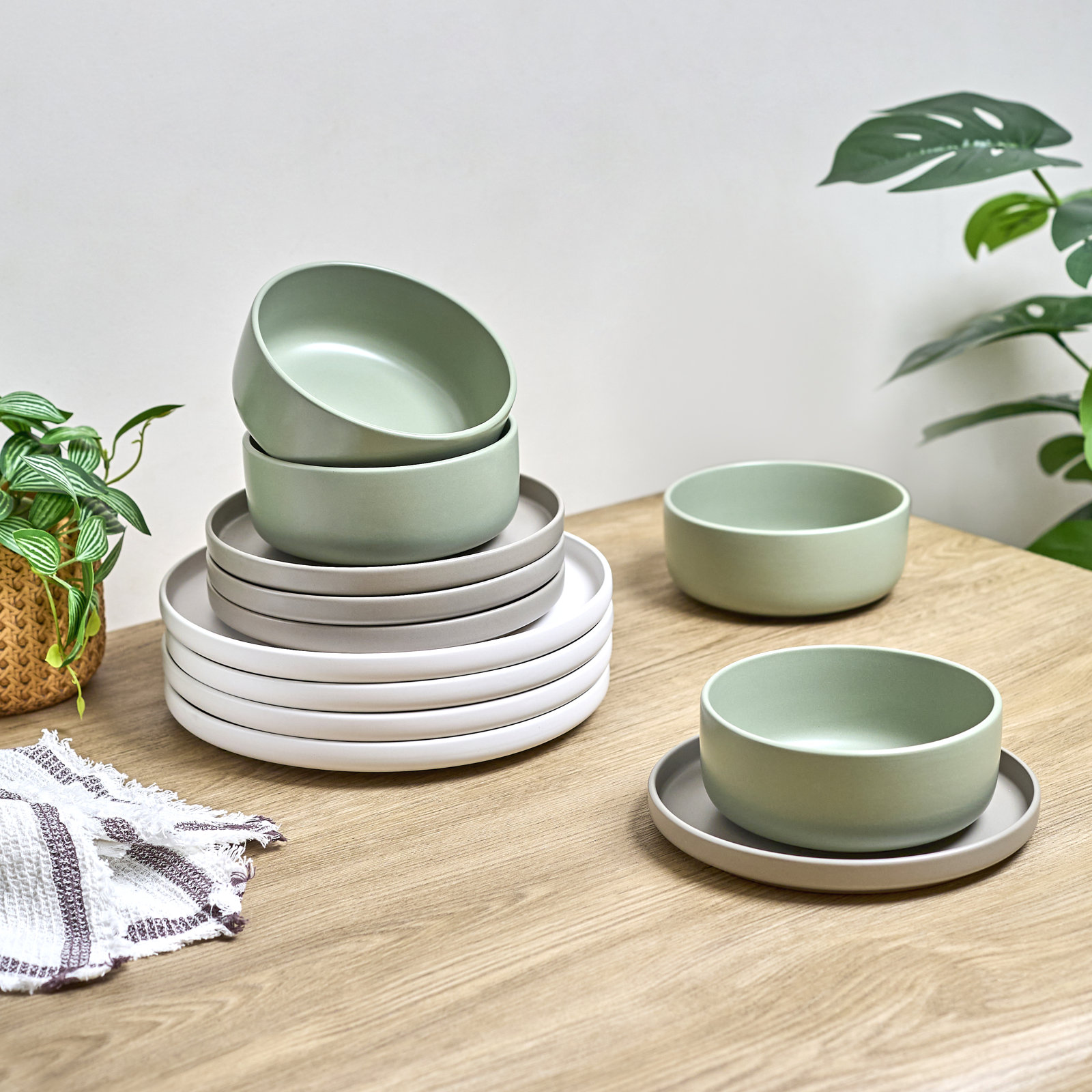 Rollo Alta 12 Stoneware Dinnerware Set