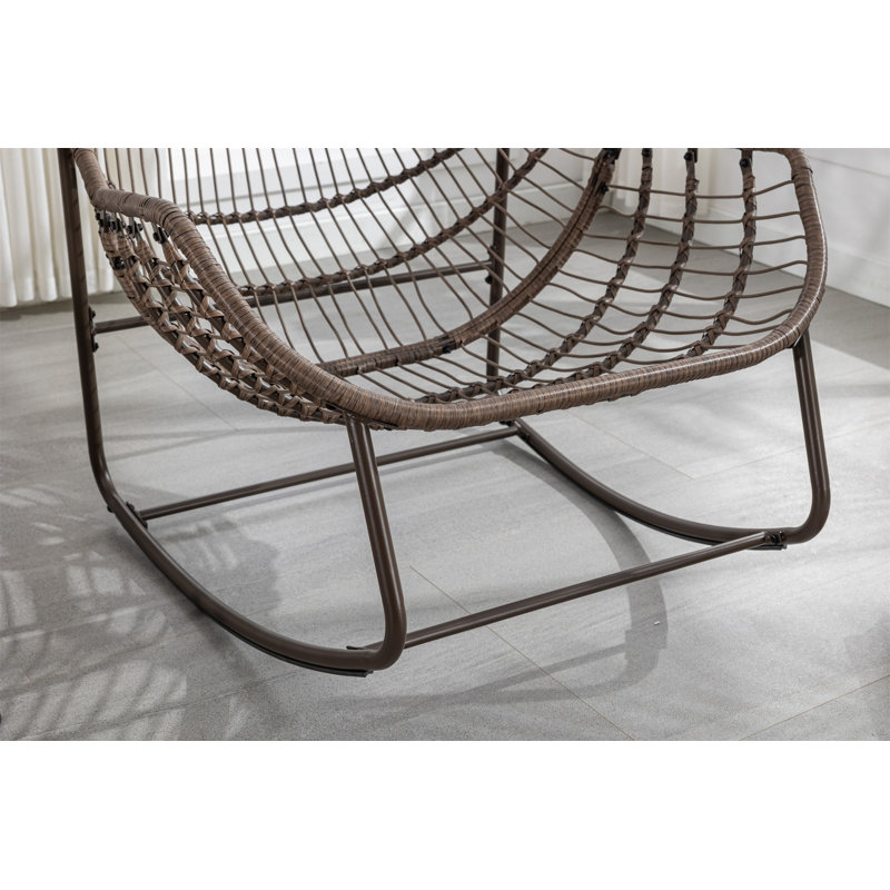 Chaise berçante d'extérieur en rotin