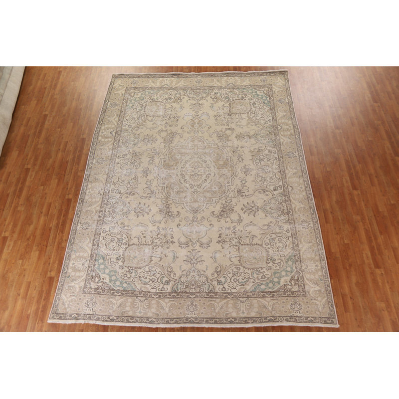 Tapis beige rectangulaire en laine noué à la main de conception unique des années 1960 de 9 pi 5 po x 12 pi 6 po