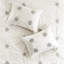 Très grand / très grand lit brodé, literie réversible, tissu de coton et gris, housse de couette 4 médaillons, coton, détail, revers imprimé, collection de literie douce