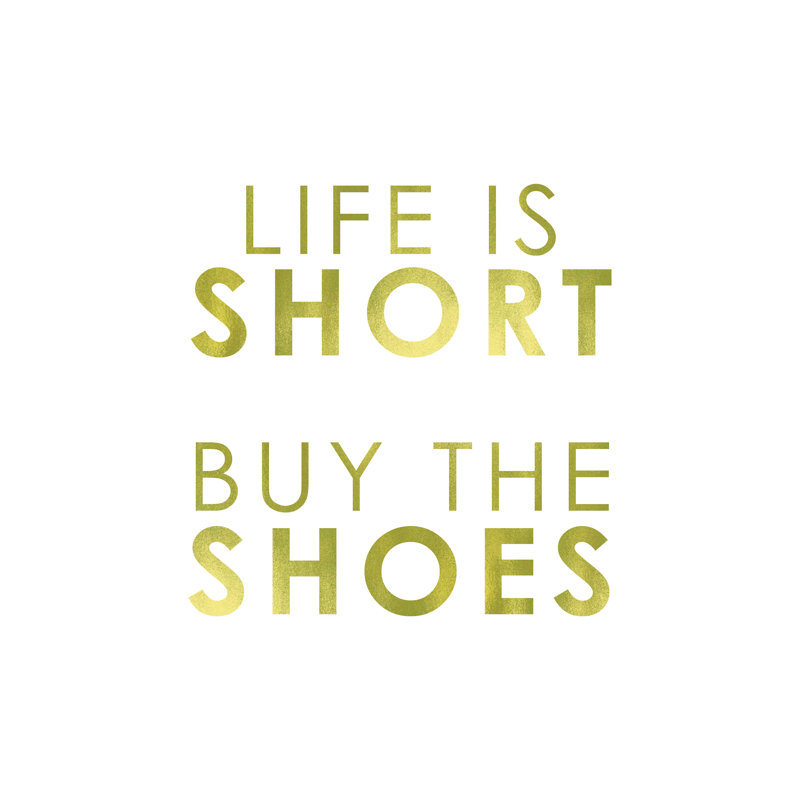 «Life Is Short Buy the Shoes», art textuel sur toile tendue, H 48 po x l 36 po