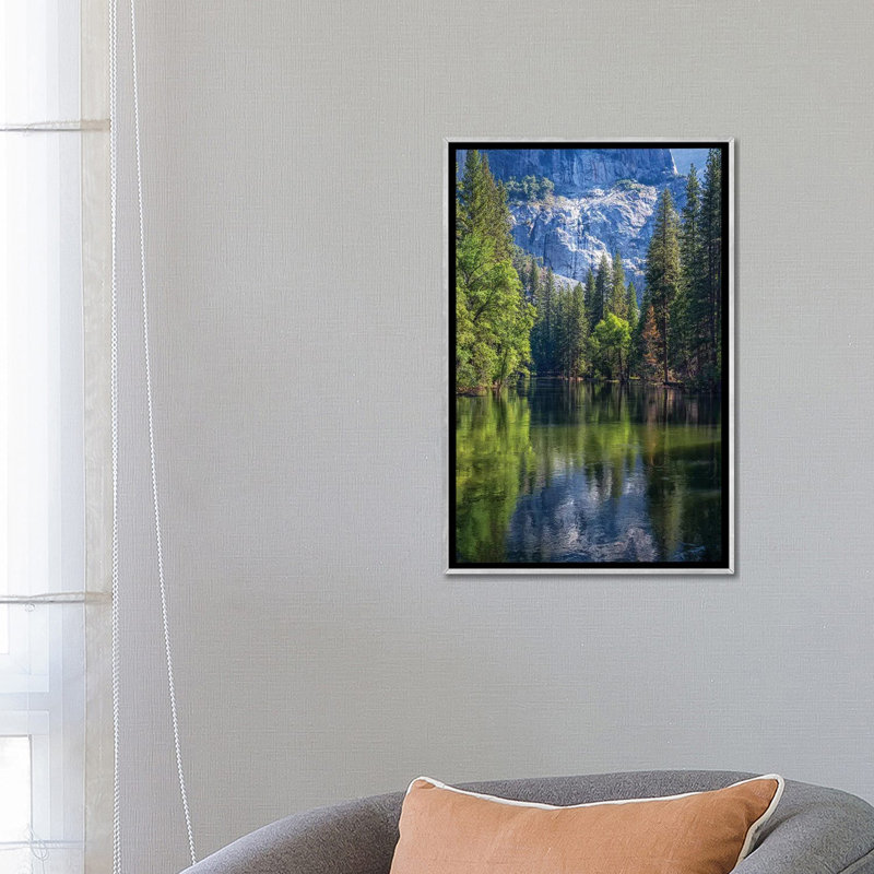 Reflections on the Merced River - reproduction d'art murale - toile encadrée, Argent argent, H 26 po x l 18 po