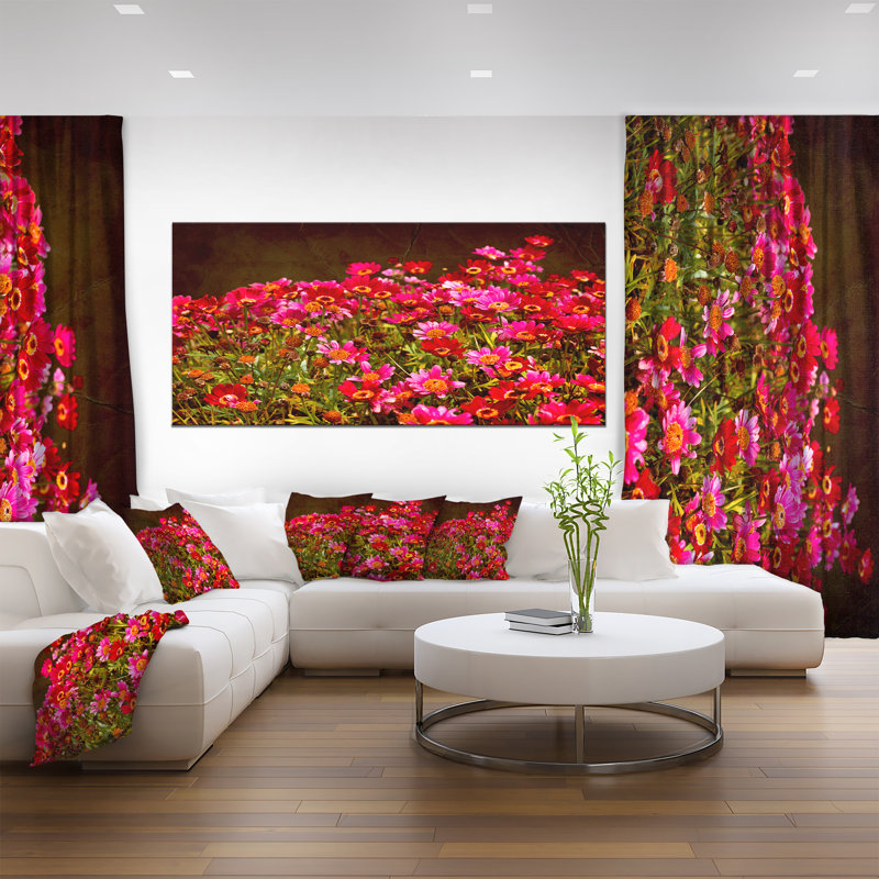 Petites fleurs rouges au printemps, reproduction de photo sur toile tendue, H 16 po x l 32 po