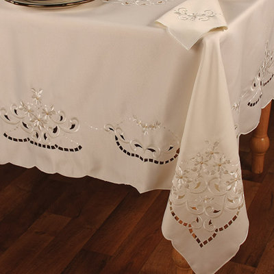 Daisy Tablecloth 70" Round