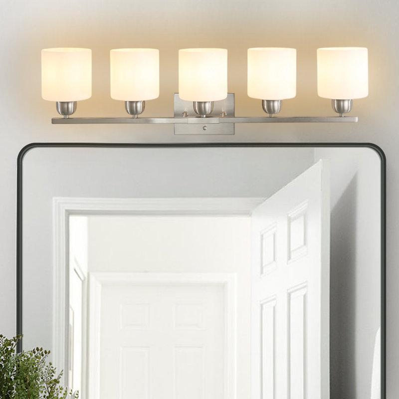 Éclairage pour salle de bain 5 lumières avec abat-jour en verre opale Kengston, Nickel, 5