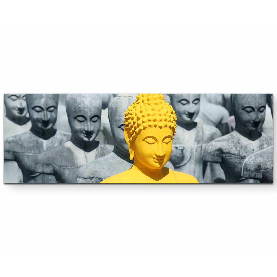 Leinwandbild Prächtige Buddhaskulptur zwischen grauen Statuen