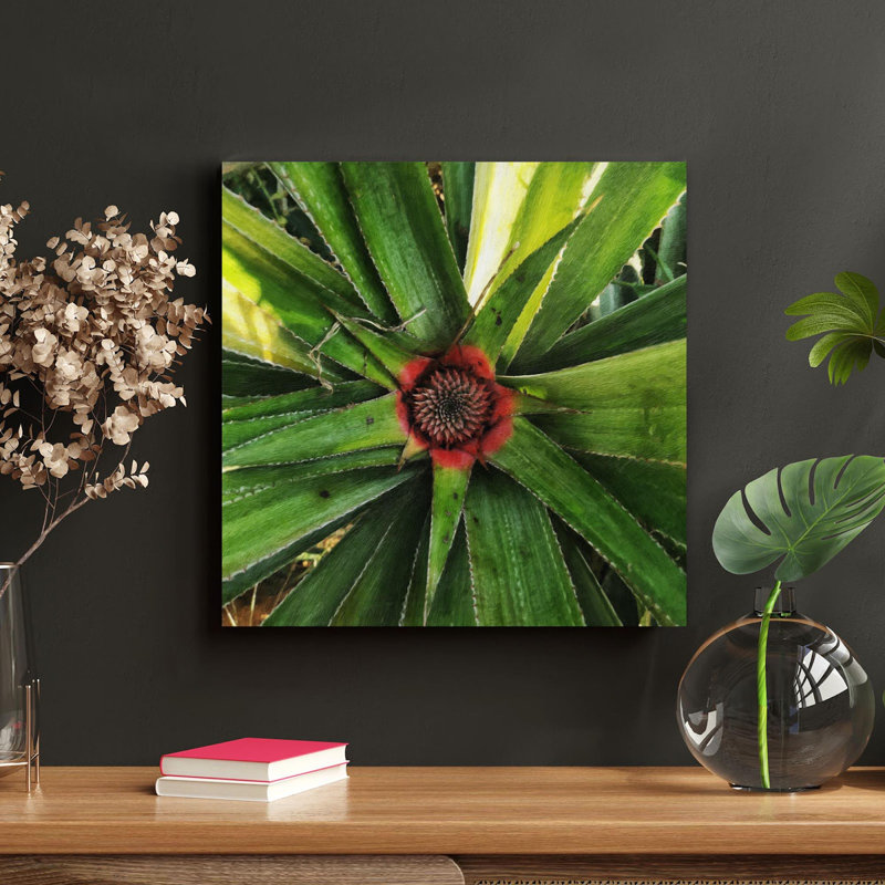 «Red Flower On Green Leaves», reproduction d'art graphique sur toile tendue 1 pièce, H 32 po x l 32 po
