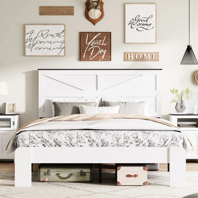 Structure de grand lit avec tête de lit mi-hauteur blanche, lit plateforme en bois et en métal, silencieux, sans sommier, assemblage facile, style industriel, conception de chambre à coucher, look, rangement sous le comptoir