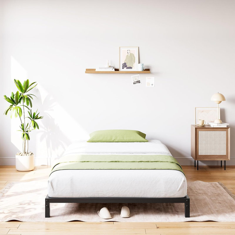 Structure de lit en métal avec joints de matelas, conception de plateforme, rangement sous le lit, robuste, facile à assembler