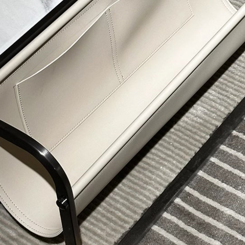 Table basse légère et luxueuse