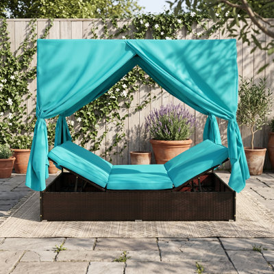 Lit de jour double en rotin pour l'extérieur avec six sections de tête et de pied réglables, rideaux et housses de coussin amovibles