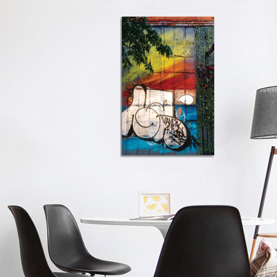 East Village Street Art VI par Bethany Young - Giclée sur toile tendue avec châssis