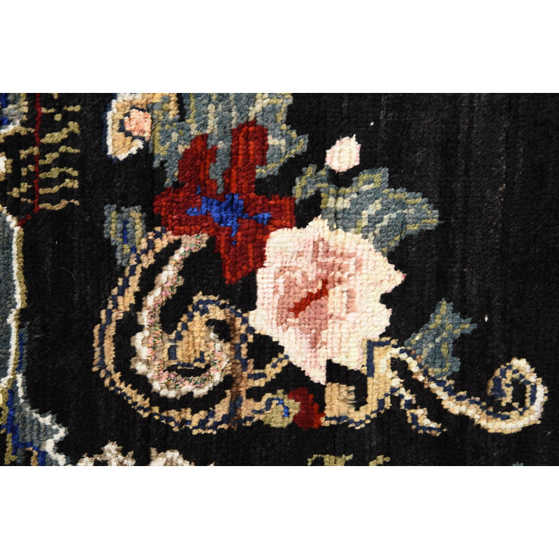 Tapis noir Iniguez