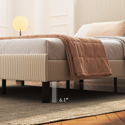 Structure de lit beige avec tête de lit dans la tête de lit, métal robuste pour la robustesse, installation facile, pas de sommier tapissier, durabilité de la plateforme de soutien, assemblage facile, nécessaire