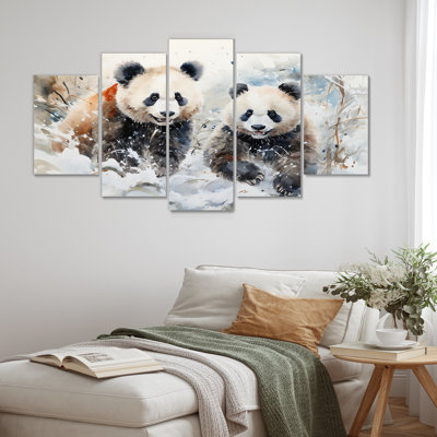 Paysage de panda jouant dans un paysage d'hiver