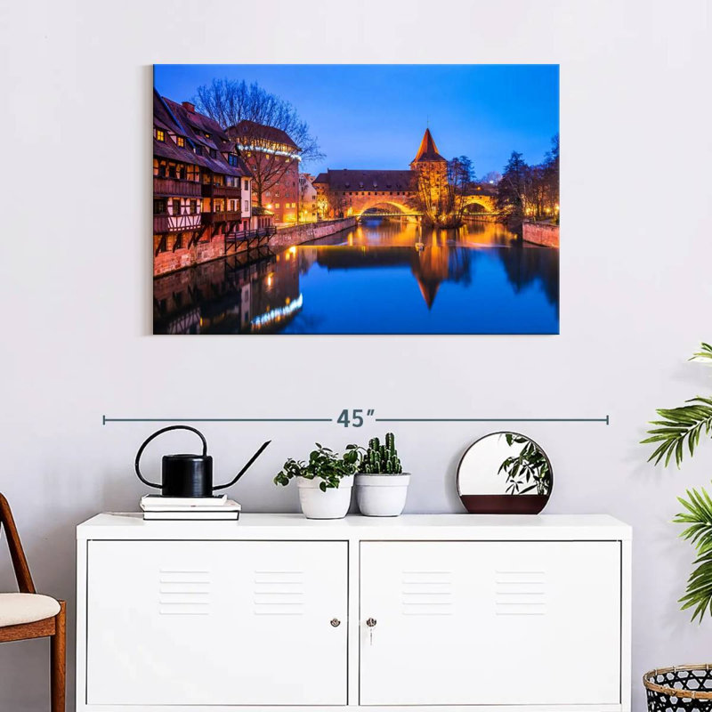 Harpa Nuremberg Glow, 24" H x 36" W