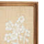 Ensemble de décoration murale en bois texturé crème et blanc avec des accents peints en blanc