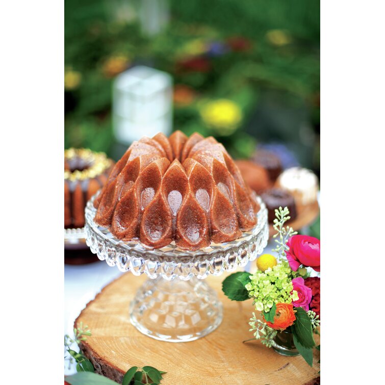 Nordic Ware Non-Stick Novelty Crown Bundt Cake Pan & Reviews