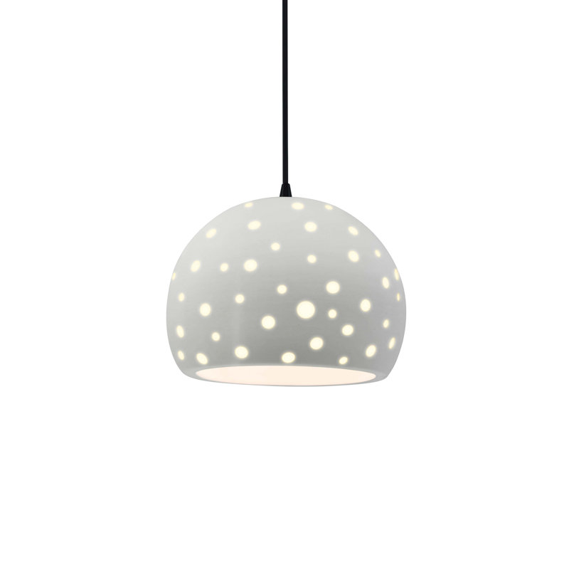 Luminaire suspendu sphère 1 lumière perforée - blanc mat - noir mat - l 7 po x H 6 po - DEL dédiée - cordon noir, Blanc mat