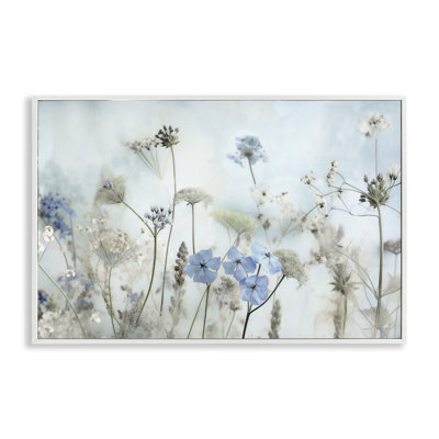  «Blooming Subtle Wildflowers», art de la giclée encadrée par Irene Weisz