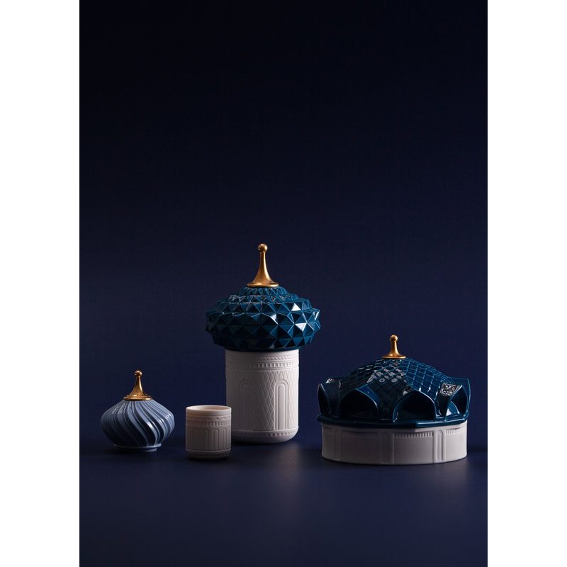 South Tower Scented Candle in Blue/White/Gold