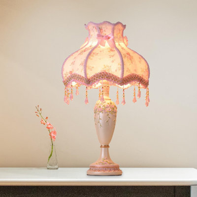 Dekorion Resin Table Lamp