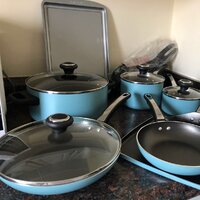 Neuvo / New Farberware 16 Piece High Performance Nonstick Pots And Pans  Cookware Set Teal for Sale in Pomona, CA - OfferUp