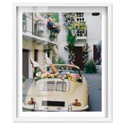 Décoration murale bord de mer Vintage Car Fantasy II par Notoriart, cadre blanc, H 21 po x l 17 po
