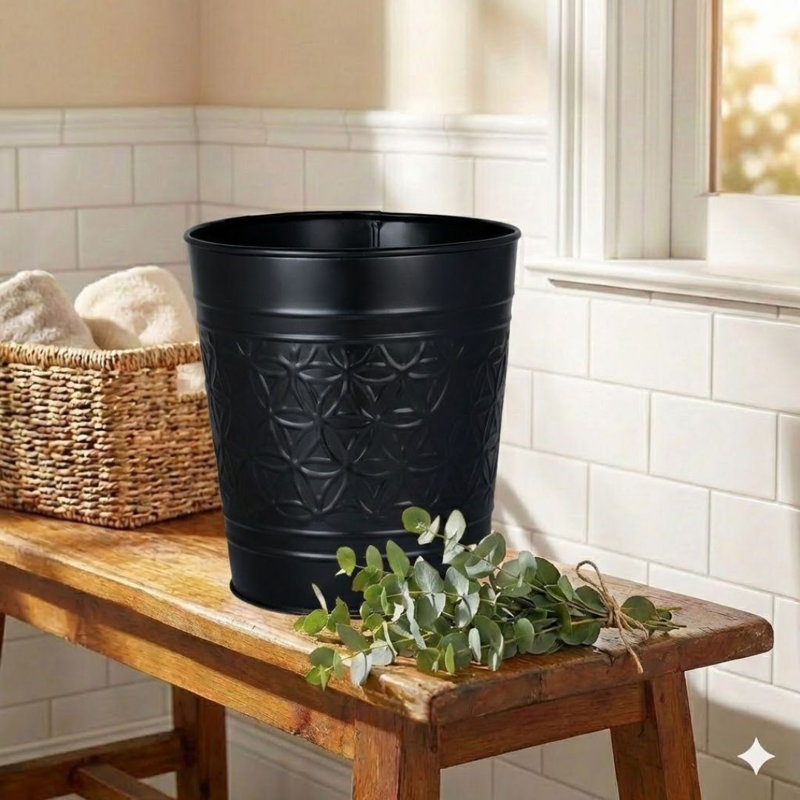 Poubelle de salle de bain noire en métal Autumn Alley, fabriquée à la main, 1,7 gallon, Noir mat