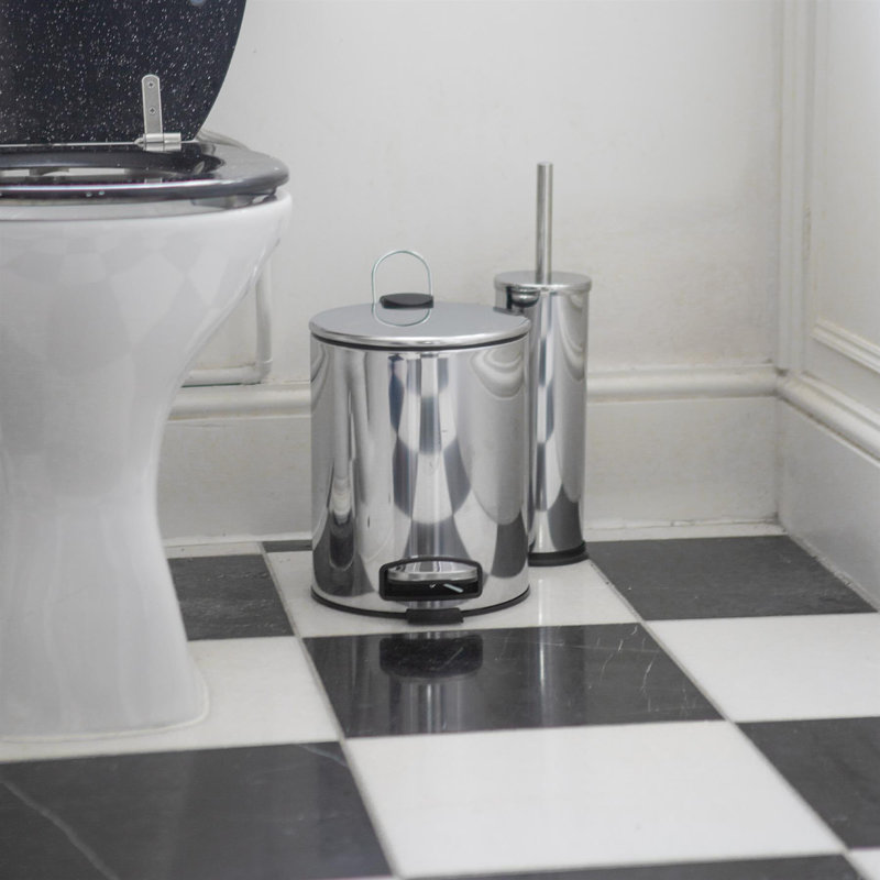 Harbour Housewares - Round Bathroom Pedal Bin, Chrome