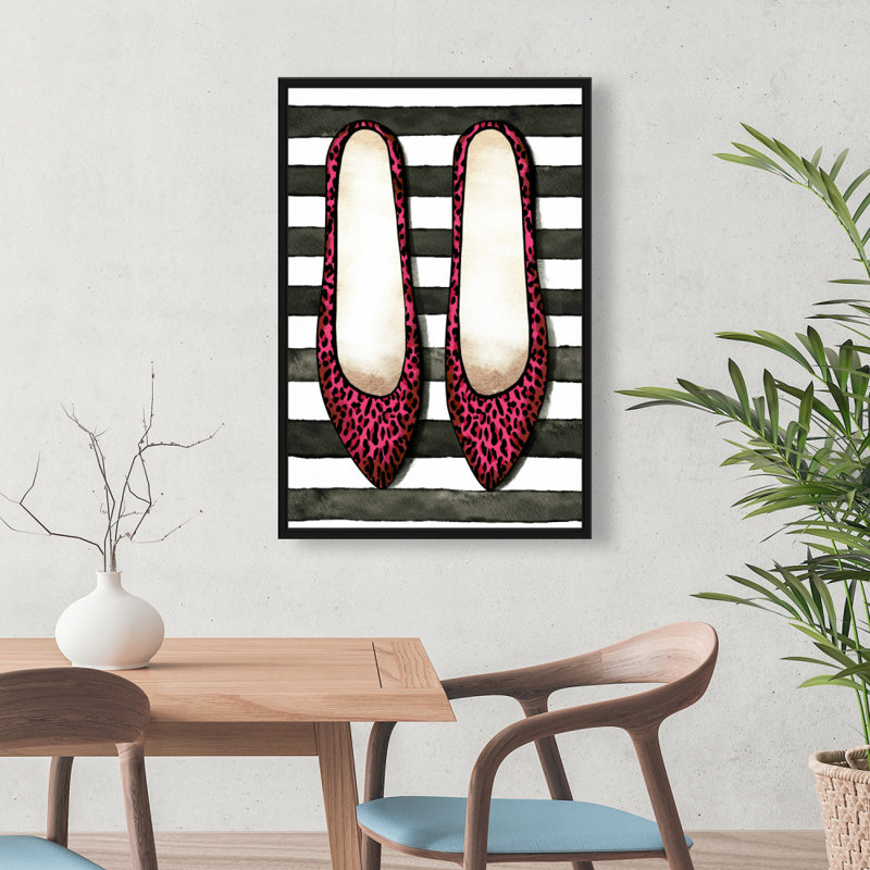 "Chaussures léopard roses", H 36 po x l 24 po