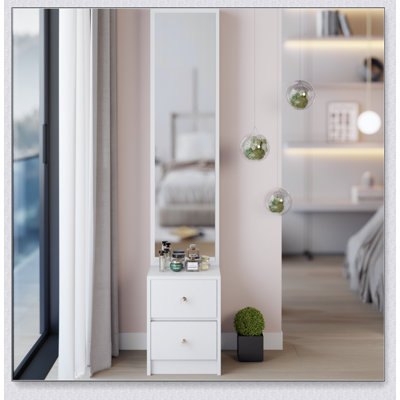 Armoire à miroir pleine longueur élégante avec rangement à plusieurs niveaux pour l'organisation des cosmétiques et des bijoux dans les maisons modernes