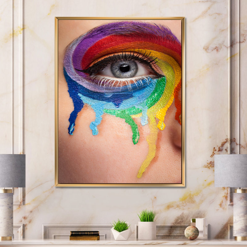 Gros plan sur un œil avec des couleurs de pleurs dans une roue - photographie sur toile, H 32 po x l 24 po x P 1 po