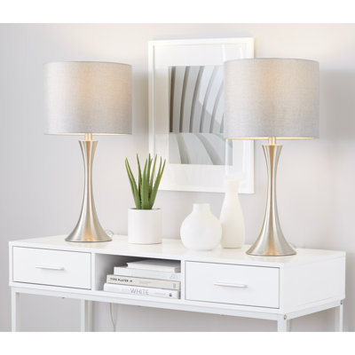 Lampe de table contemporaine en métal 24 "en nickel brossé et abat-jour en lin gris brillant avec fil métallique argenté de Grandview Gallery - ensemble de 2