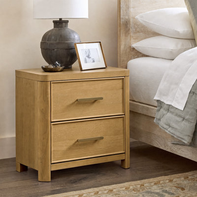Table de chevet moderne en bois massif à 2 tiroirs Callahan l 28 po avec prises intégrées