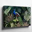 Toile Une scène de jungle luxuriante avec un paon élégamment perché au milieu d'un art mural-1305109386