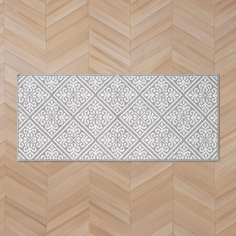 Austell Machine Woven Synthetic Geometric Area Rug in Green/White, Natural/Sage, Runner 2'2" x 5'