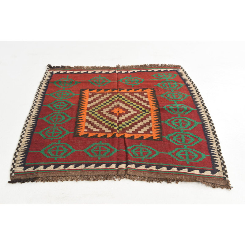 Tapis carré rouge Navarro