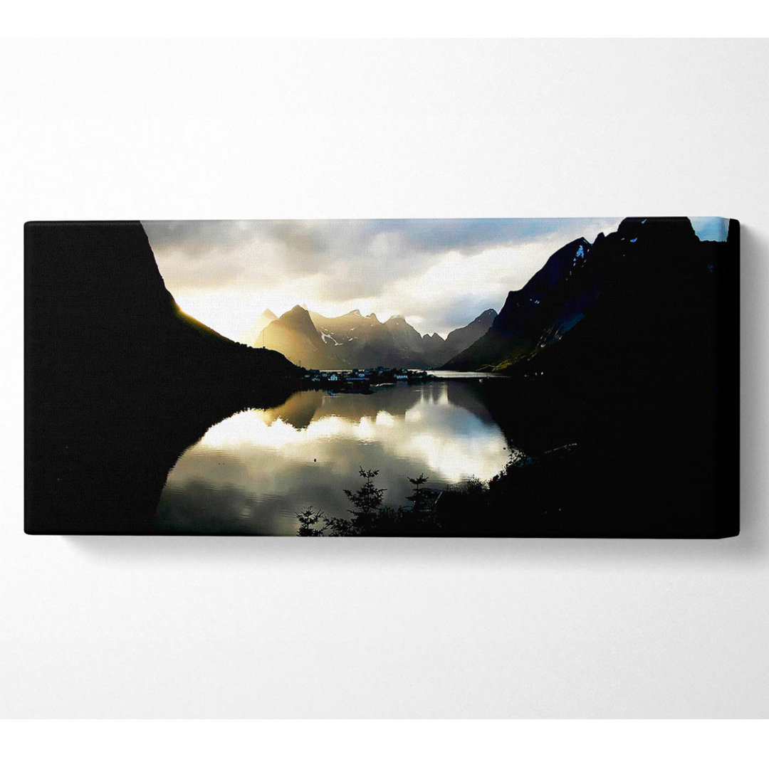 Mountain Reflections - Kunstdrucke auf Leinwand