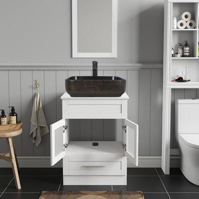 24 po X P 18 po P x 32 1/2 po Armoire de salle de bain H blanche avec miroir et lavabo