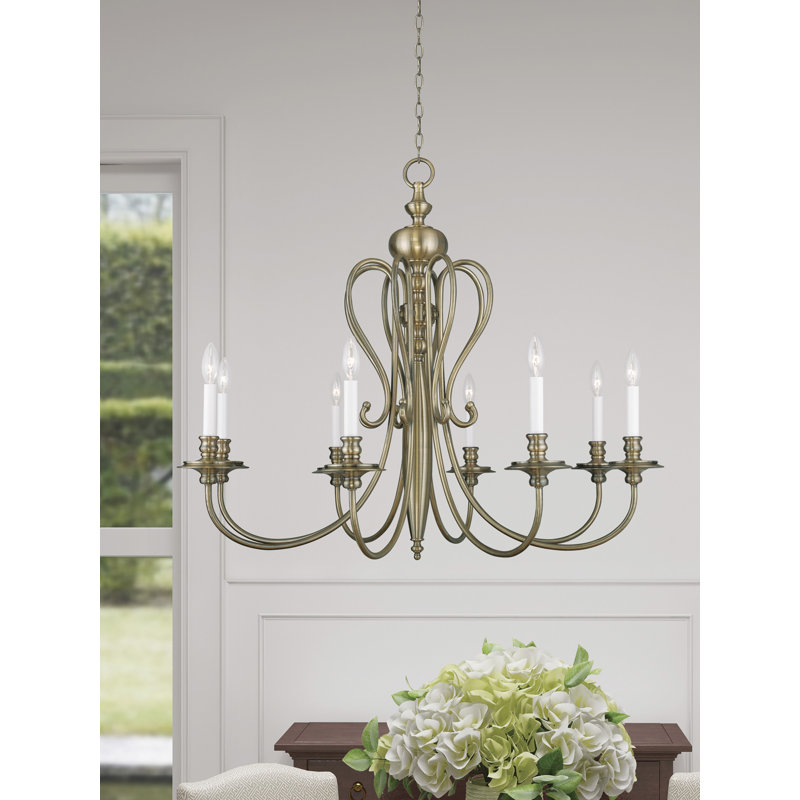 Lustre style chandelier à 8 lumières Wilbourn, Laiton antique