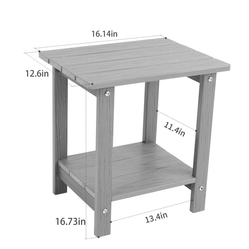 Table d'appoint Hips White en bois aux tons chauds, idéale pour le jardin et les réceptions en extérieur. Sa structure à deux niveaux offre un espace de rangement pour les sous-verres et les boissons. Son dossier ergonomique et profilé assure une assise confortable.