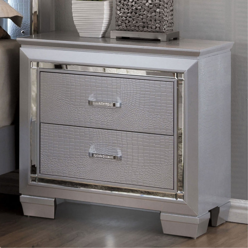 Armoire de chambre à coucher moderne avec doublure argentée et tiroirs de rangement