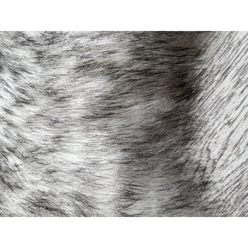 Mar Vista Faux Sheepskin Indoor Rug, Oval 12' x 14'