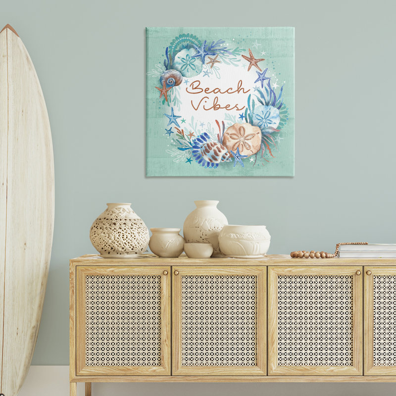 «Beach Vibes & Seashells», art mural sur toile par Courtney Morgenstern, H 36 po x l 36 po